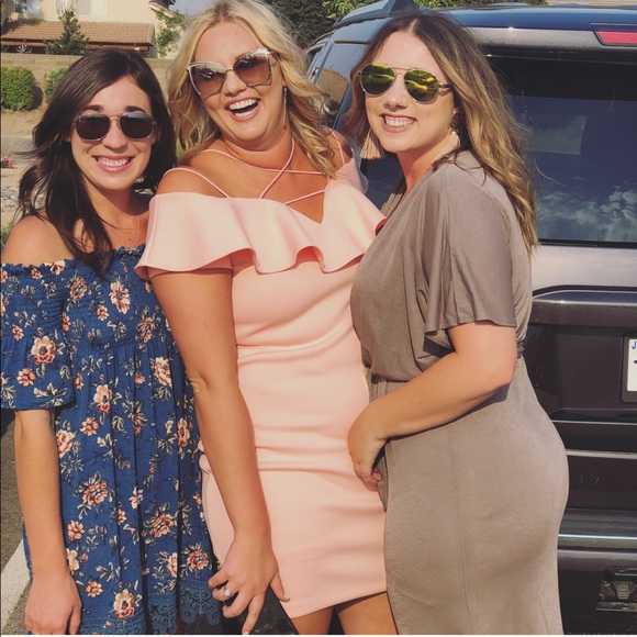 Guess Dresses & Skirts - PEACH GUESS DRESS!